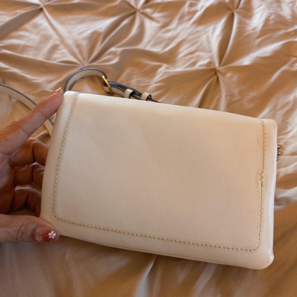 Nine West Elegant White Crossbody Bag with Gold Chain - Picture 7 of 7